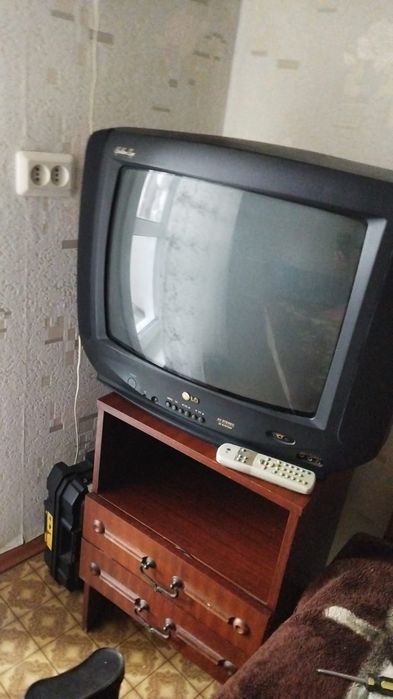 Продам цветной телевизор