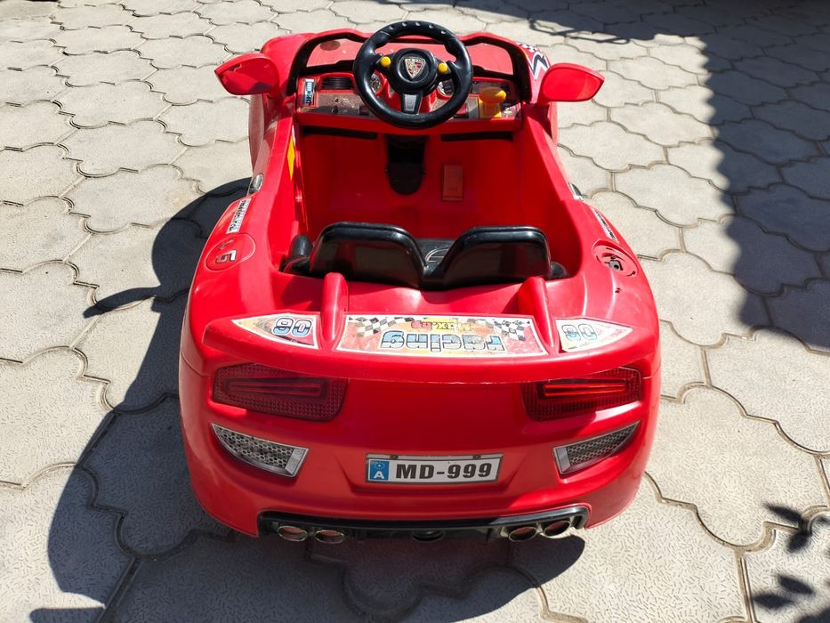 Продаётся детская музыкальная машина