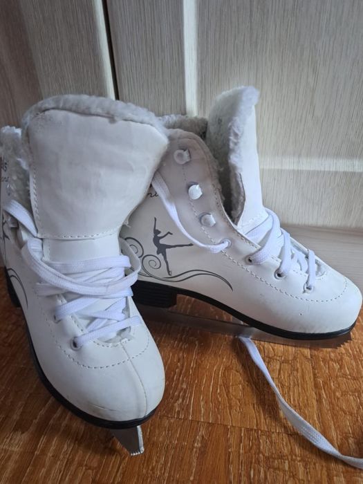 Продам теплые коньки