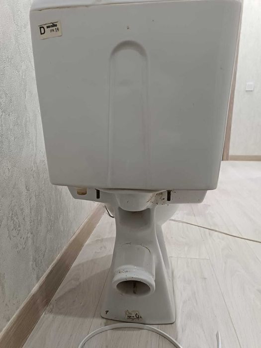 продам унитаз с бачком в сборе