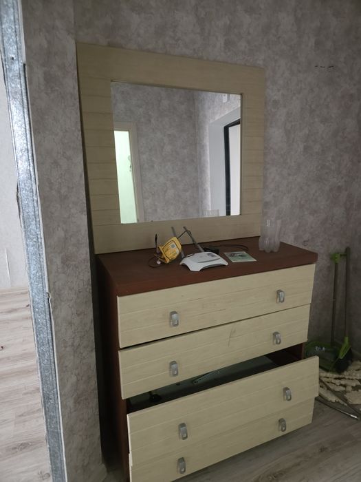 Комод с зеркалом