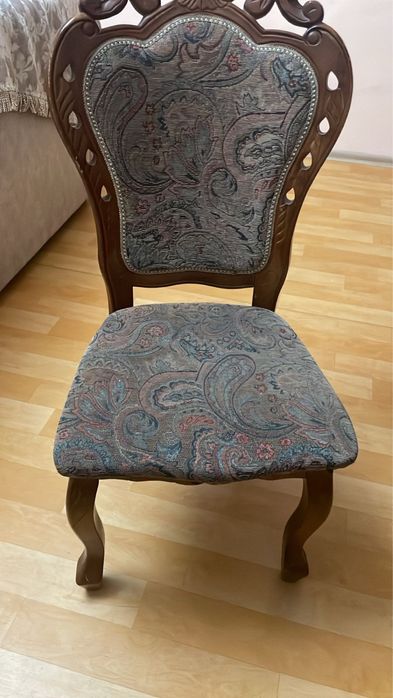 Стулья в среднем состояние