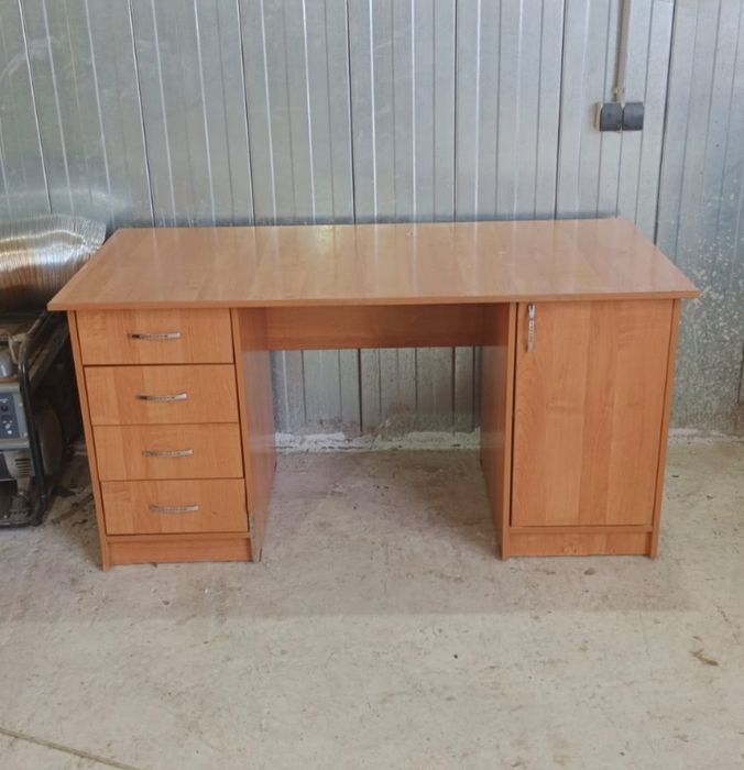 Продам Офисный стол