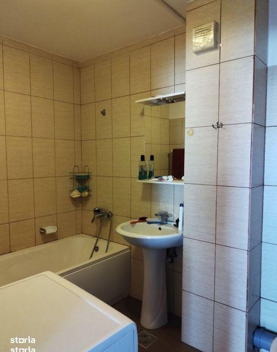 Apartament modern, două balcoane,parcare, living cu bucătărie,dormitor