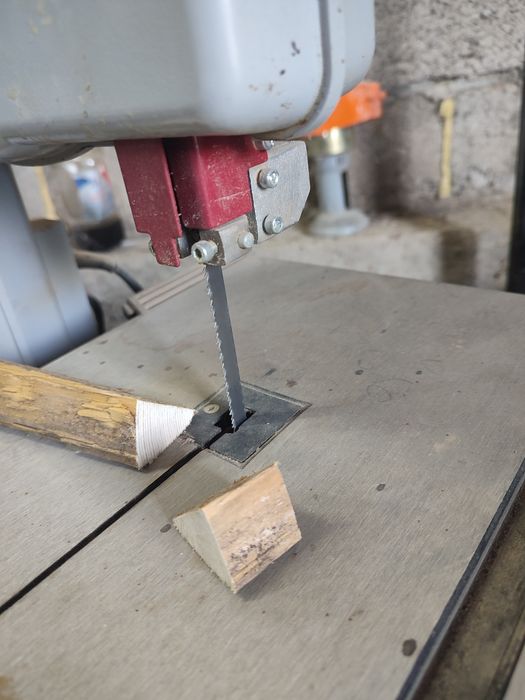 Ленточный пила Зубр 350вт