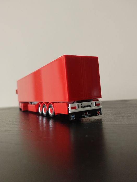 Камион Мерцедес Актрос.