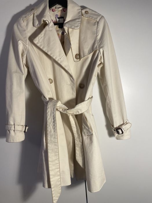 Trench Gap bej marimea S 120lei