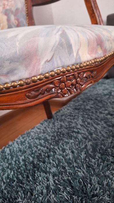 Красиво Кресло в Светла Дамаска