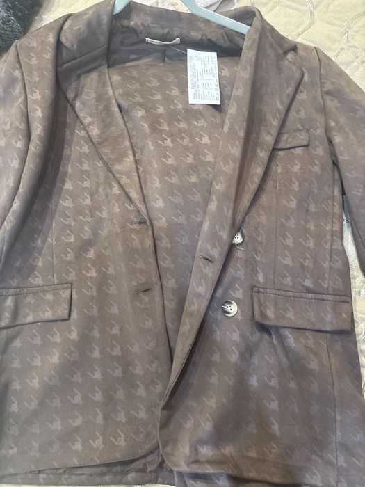 Костюм панталон и сако в кафяво