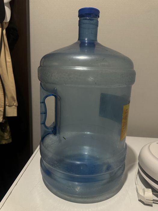 Продам бутыли 19 л