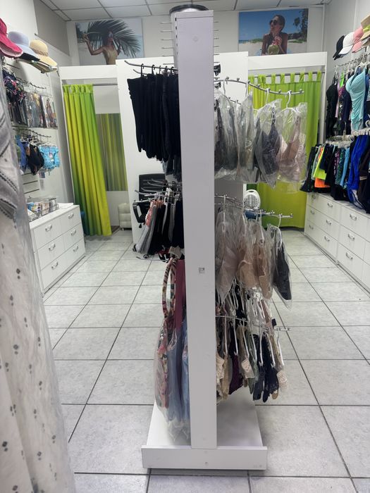 Торговый стеллаж с перфопанелью.