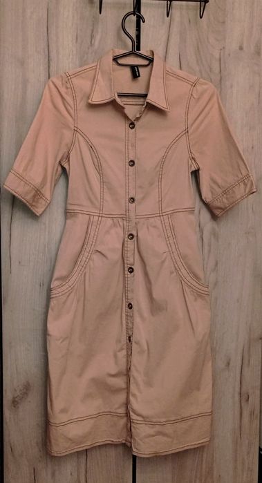 Rochie retro midi bej cu mâneci scurte și nasturi metalici