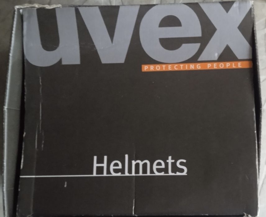 Ски каска Uvex с твърди уши