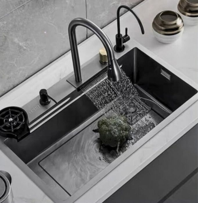 Кухонная мойка с водопадом