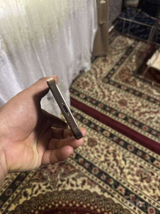 iPhone 16 pro max gold titanun