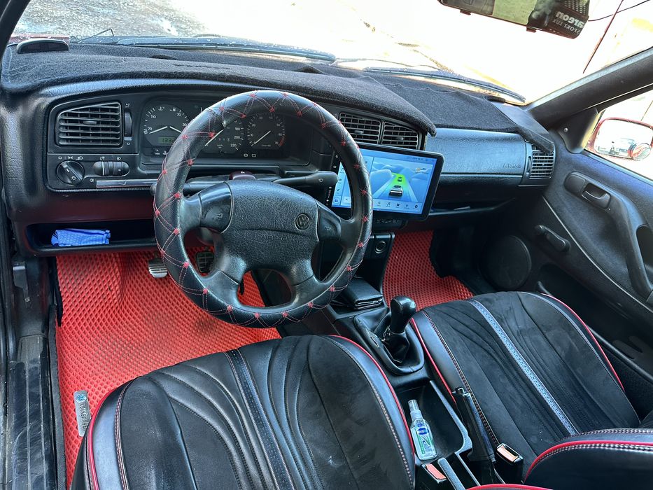 Продам Passat B4 1994, 1,8 моник, механика