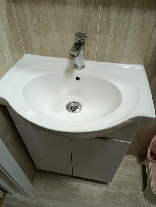 Раковина с тумбочкой