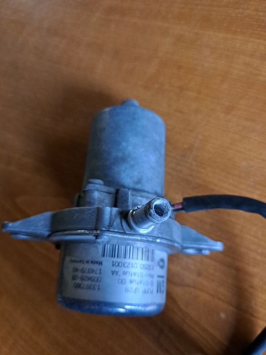 Pompă Vacuum Opel Meriva B 1.4T 13397380