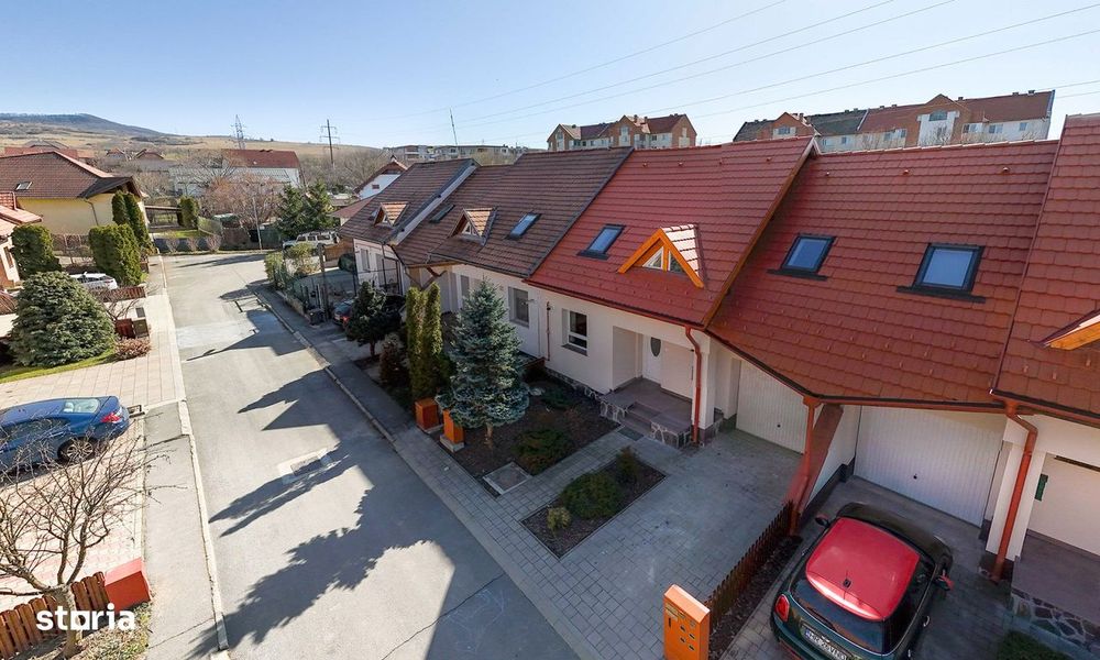 Casă de familie cu 4 camere, garaj, în Parcul rezidențial Napkelet