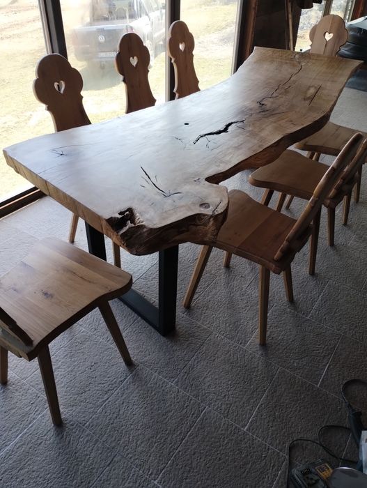 Masa din lemn masiv de stejar dintr-o bucată