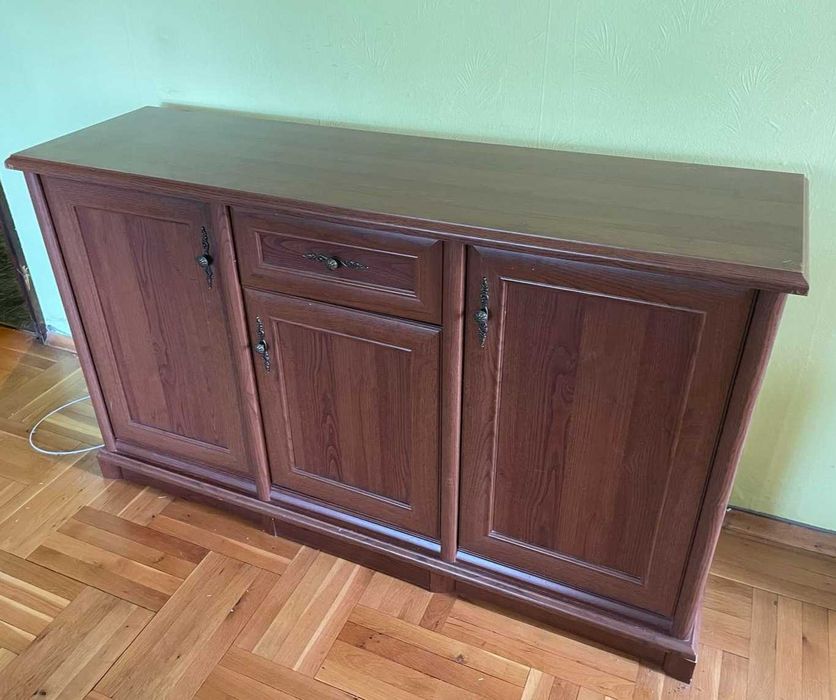 Класически бюфет КЕНТ