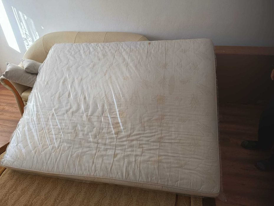 Saltea 200x160 cm de vânzare – stare foarte bună
