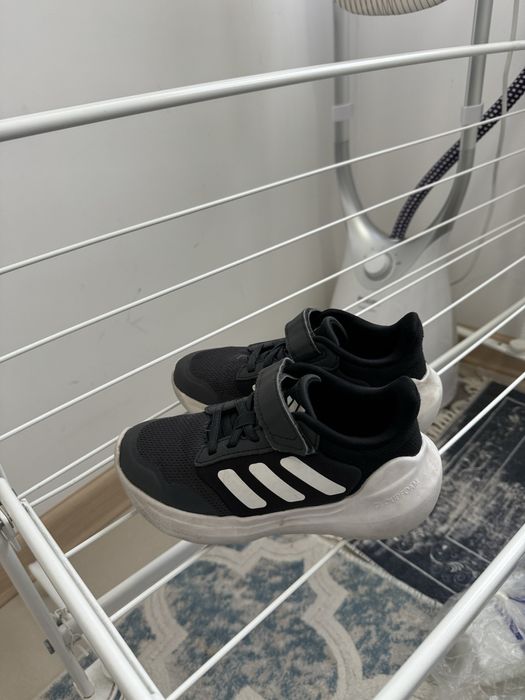 Продам кроссовки адидас 31р