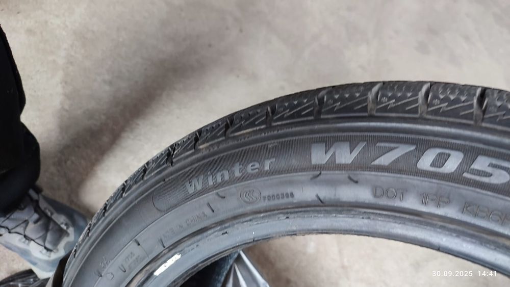 Продам зимние шины 225/45 R17