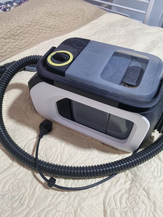 aspirator cu spălare karcher  galben negru