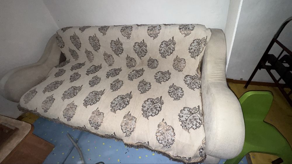 Продам диван с двумя кресломи