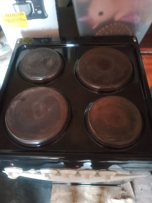 Продам электрическую плиту