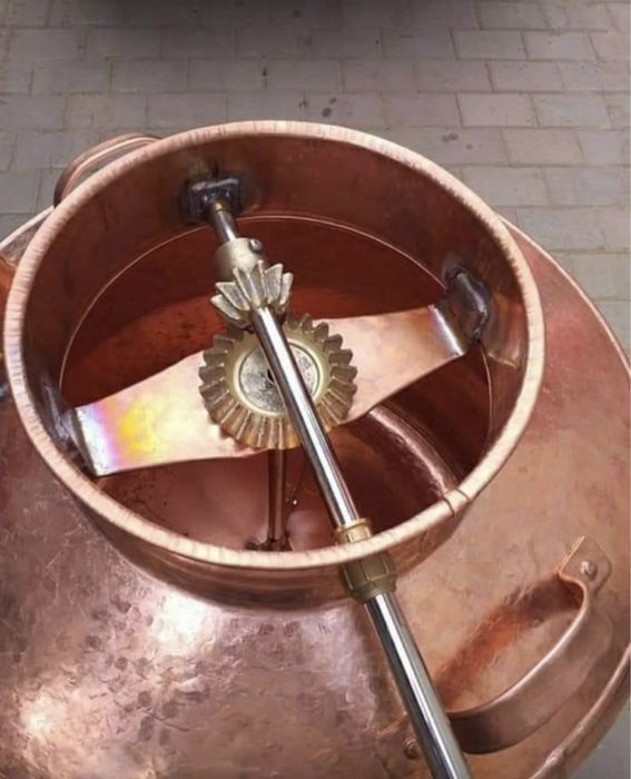 Vand un cazan de tuica