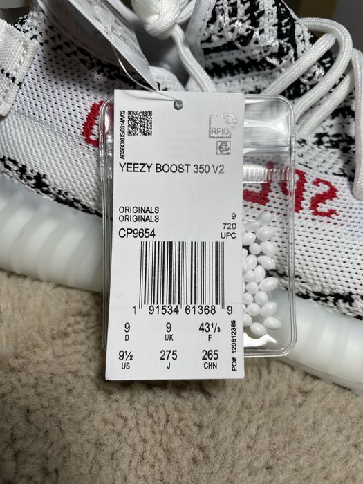 YEEZY BOOST 350 V2 Zebra