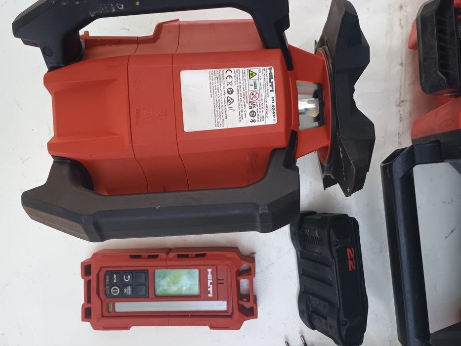 Laser panta canalizare hilti pr40 nuron. La cutie cu receptor, baterie și incarcator