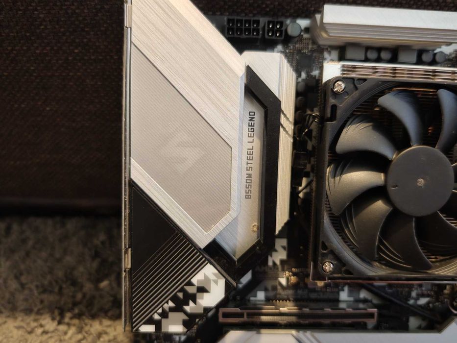 ASRock B550M Steel Legend + AMD Ryzen 7 5700G 8-Core + 32GB DDR4, 1TB NVMe