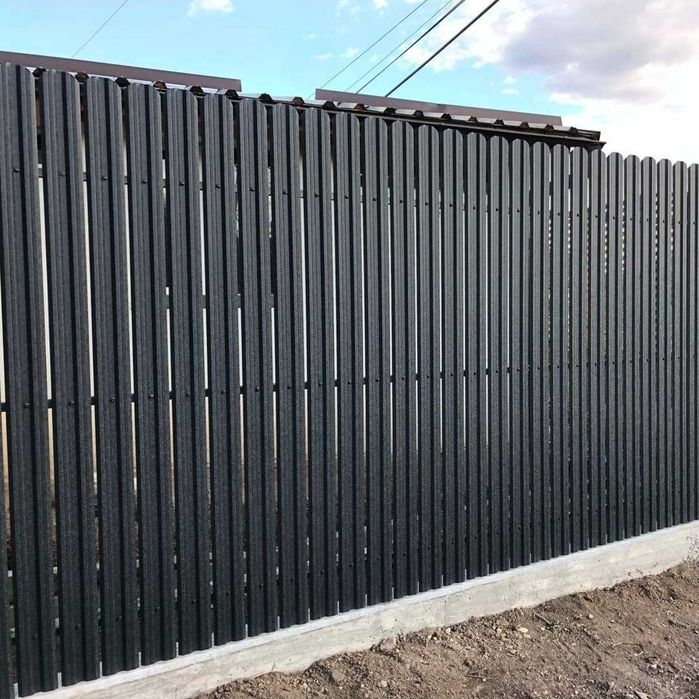 Garduri si porti din sipca metalica, panou stil jaluzele, tabla cutata, plasa bordurata, fier forjat, BCA si alte modele disponibile