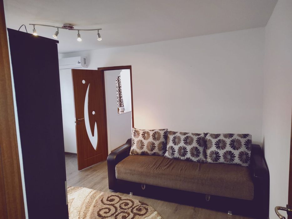 Închiriez apartament
