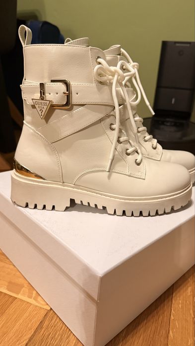 Дамски боти GUESS