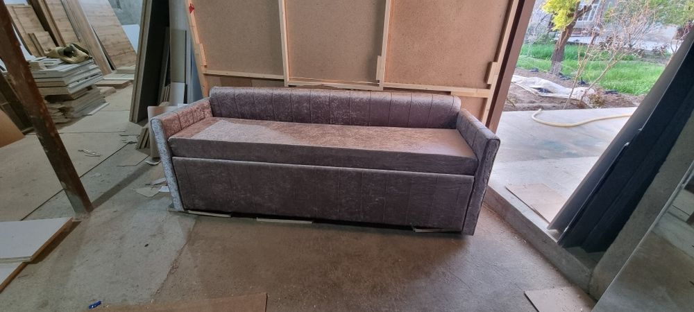 Divan karovat sotiladi.