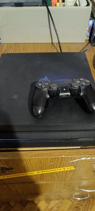 PS4 pro 1tb , 1 controller