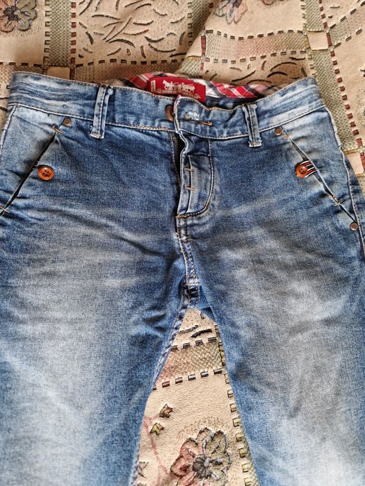 Продаются джинсы  Levi's