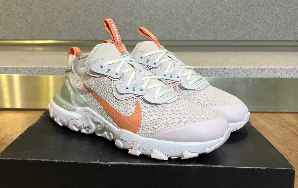 ОРИГИНАЛНИ *** Nike React Vision / Light Violet-White