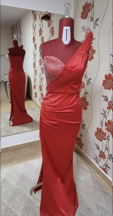 Rochie eleganta, deosebită, nașa, nuntă, cu trenă detașabilă.