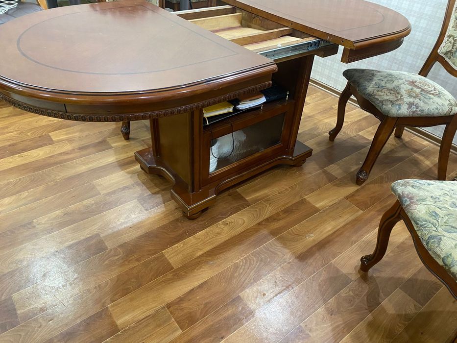 Продам стол раздвижной и стулья