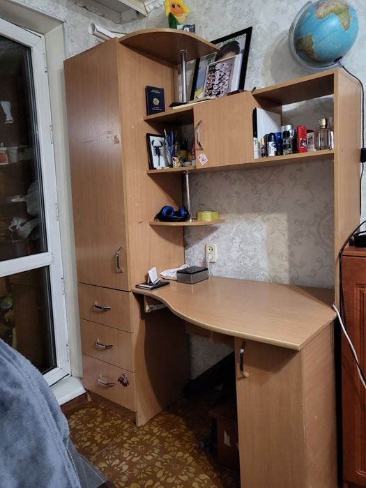 Продаю стол удобный для школы.18000