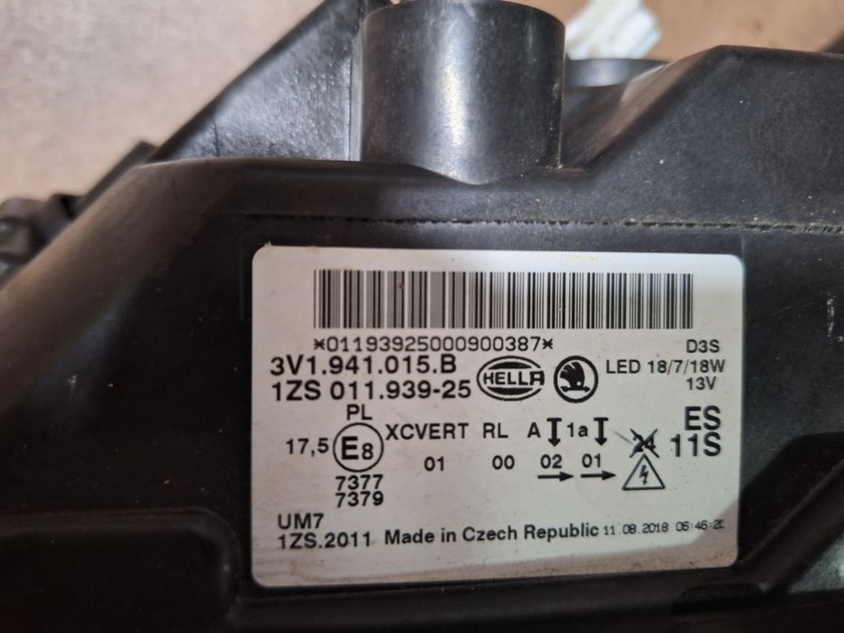 Ляв биксенонов  фар шкода супърб 3 оригинален 3v1.941.015.b.