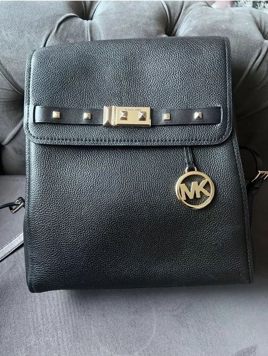 Раница  черна кожена Michael Kors
