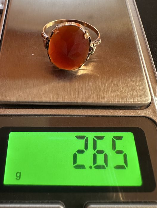 Inel din aur cu piatra centrala carneol