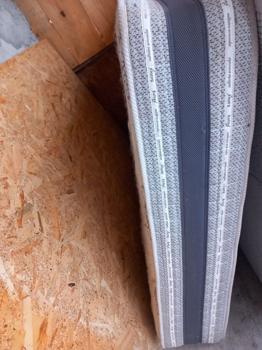 Doua.       bucati saltele