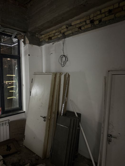 Продам дверь как новая количество 7 штук